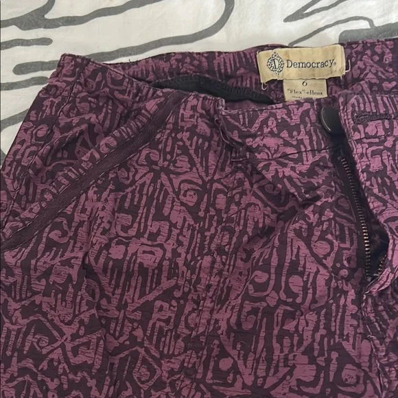 Purple patterned capris - Picture 2 of 7